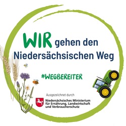 Das Signet der Aktion "Wir gehen den Niedersächsischen Weg!" zeigt einen Traktor sowie ein paar Ähren, Ackerpflanzen und Insekten. Außerdem den Hashtag der Aktion: #Wegbereiter