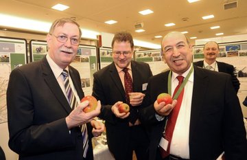 Messerundgang - Bissfestes und viel Vitamine am gemeinsamen Stand der Leader-Regionen Achtern Elbe Diek, Elbtalaue und Heideregion Uelzen