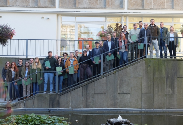 Gruppenbild der neuen Nachwuchskräfte für den niedersächsischen Wald