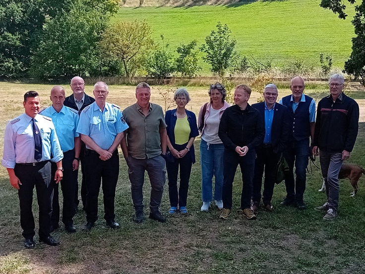 Gruppenbild Vertreter des Harzklubs, des Nationalparks Harz, der DEHOGA und des Tourismusverbandes Harz sowie der Kreisfeuerwehr Goslar und der Niedersächsischen Landesforsten