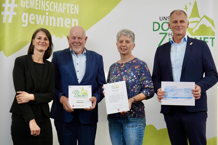 Backemoor (Leer) für den Bundeswettbewerb „Unser Dorf hat Zukunft“ 2026: Ministerin Miriam Staudte mit Bernhard Bünnemeyer, Torsten Bleeker und Heike Bunger