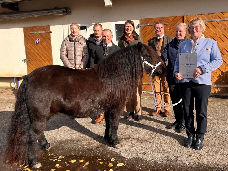Frau Staudte überreicht den Staatsehrenpreis