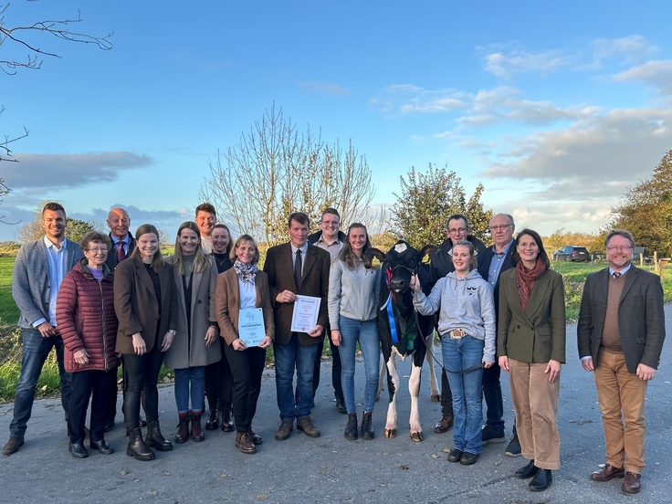 Gruppenbild Familie Hobbie mit Frau Ministerin Staudte und Herrn von garmissen