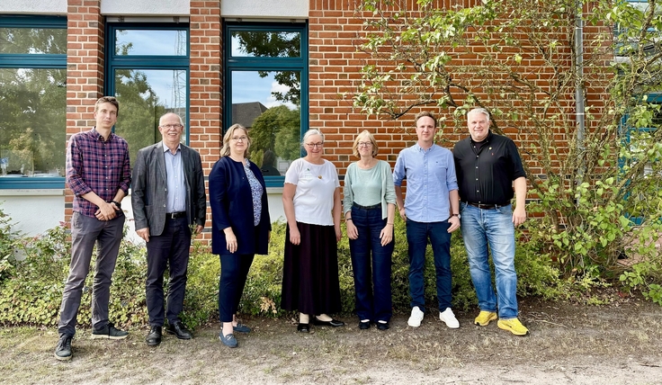 Ein Gruppenfoto zeigt die Gründungsmitglieder von BioBündnis Niedersachsen