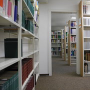 Regale in der Bibliothek
