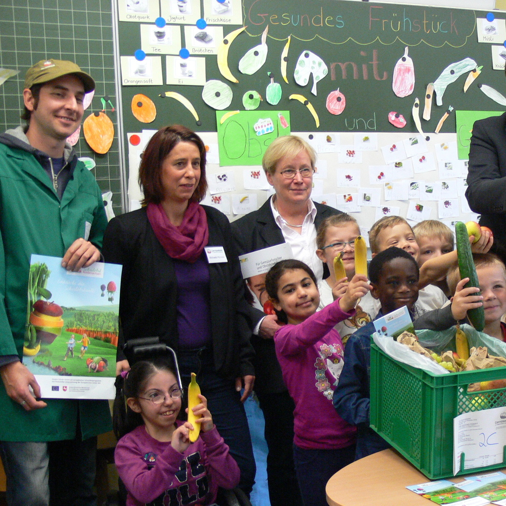 Gruppenfoto von einer teilnehmenden Schulklasse am Schulbstprogramm der EU