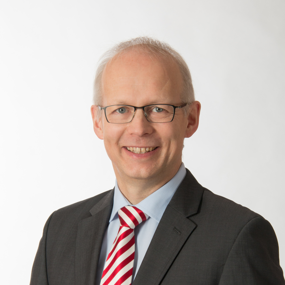 Ein Portraitfoto zeigt Staatssekretär Prof. Dr. Ludwig Theuvsen